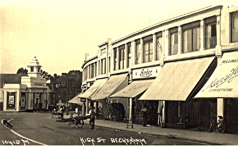 87, Then, Note Ardec menswear store, still there today, The Pavillion on left, 1930.jpg